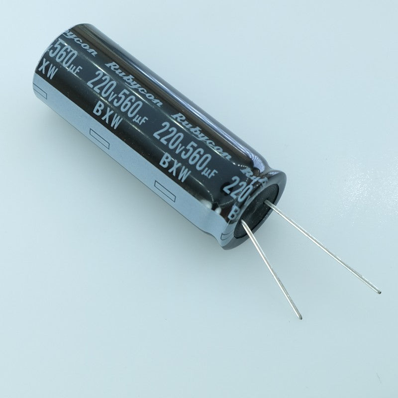 Condensateur 560µF 220V 18x50mm pas7.5 20% 105° 12000h BXW Rubycon