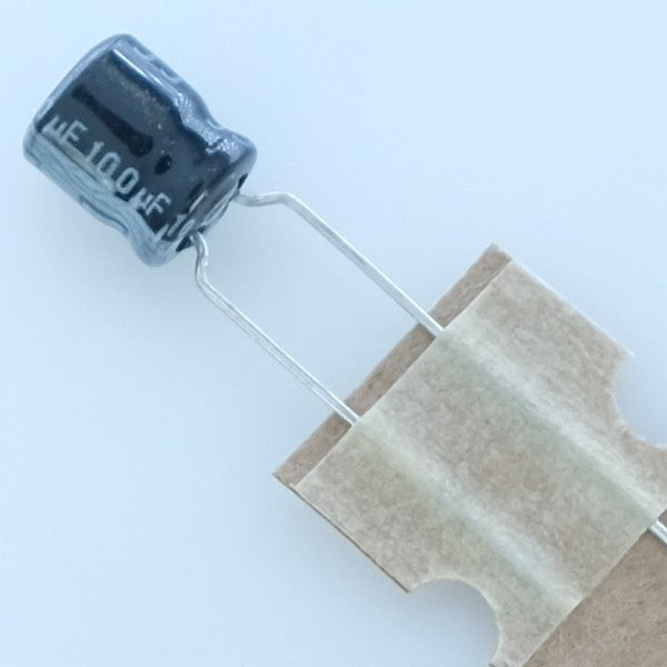 Condensateur 100µF 16V électrolytique 8x7mm pas5