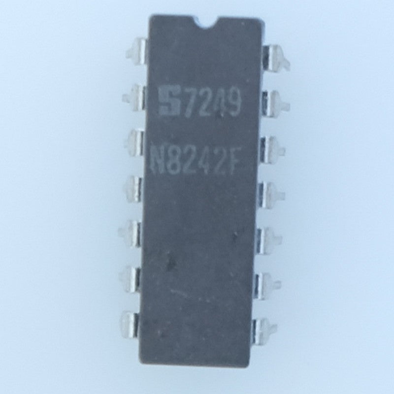 N8242F 4 portes XOR/XNOR TTL 2 entrées CERDIP-14 Signetics