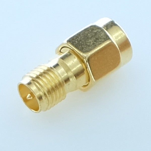 Adaptateur SMA mâle vers SMA RP femelle 50Ohm 132171RP Amphenol