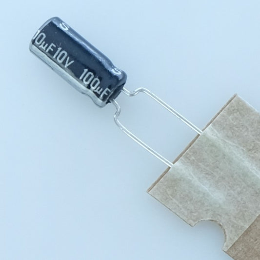 Condensateur 100µF 10V électrolytique 5x11mm pas5 105°