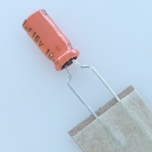 Condensateur 10µF 16V électrolytique 5x11.5mm pas5 85°