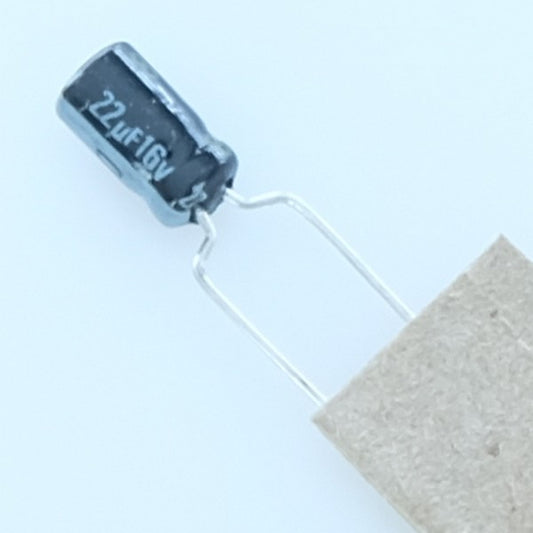 Condensateur 22µF 16V électrolytique 4x8mm pas5 85°