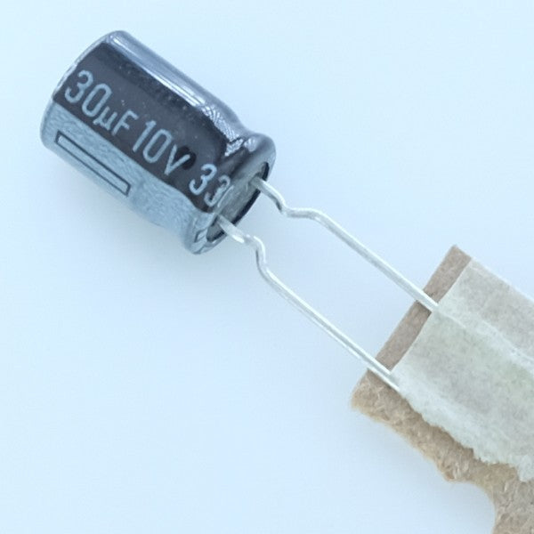 Condensateur 330µF 10V électrolytique 8x12mm pas5 105°