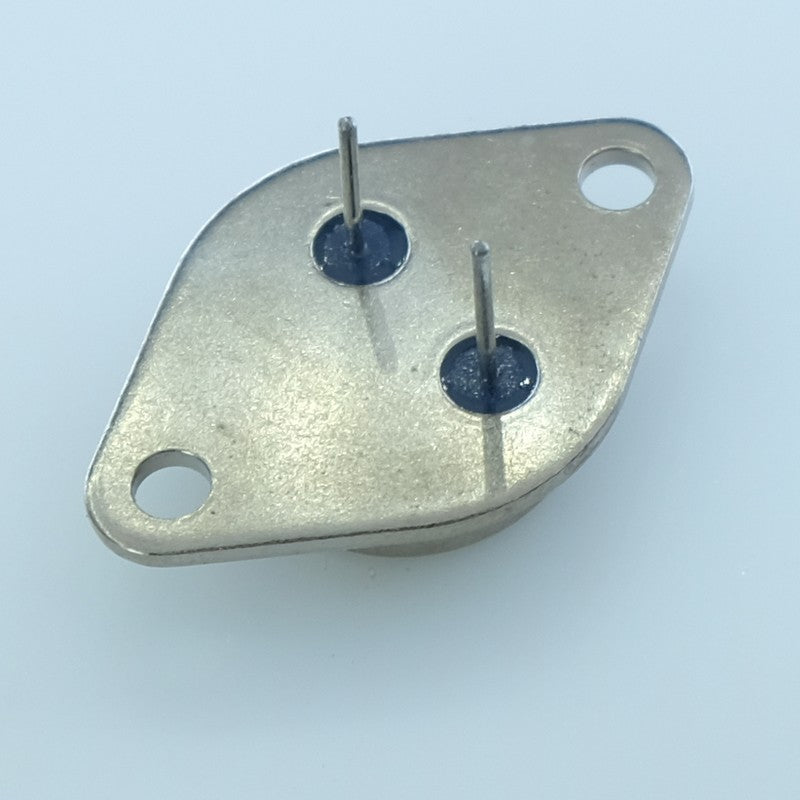 IP3R18K-05 Régulateur linéaire positif fixe +5V 5A TO-3 Semelab