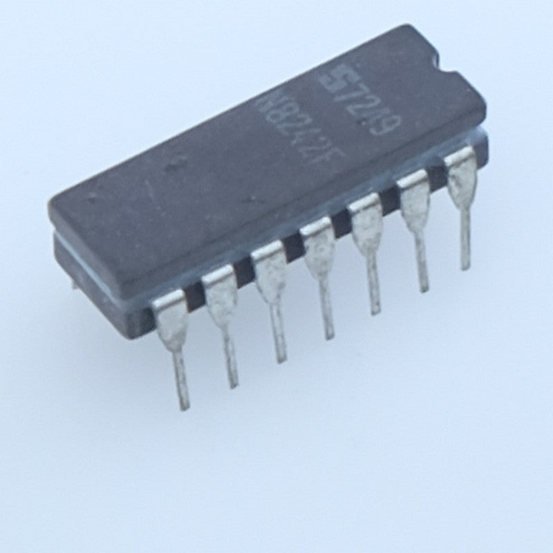 N8242F 4 portes XOR/XNOR TTL 2 entrées CERDIP-14 Signetics