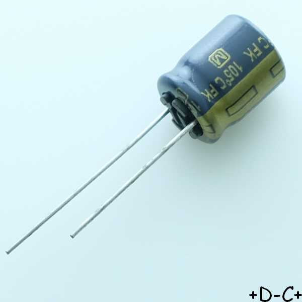 Condensateur 820µF 10V 10x12.5mm 20% 105° Panasonic EEUFK1A821