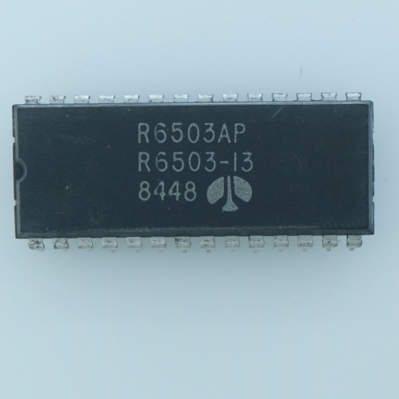 R6503AP Microprocesseur NMOS 8 bits - famille 6500 DIP-28 Rockwell