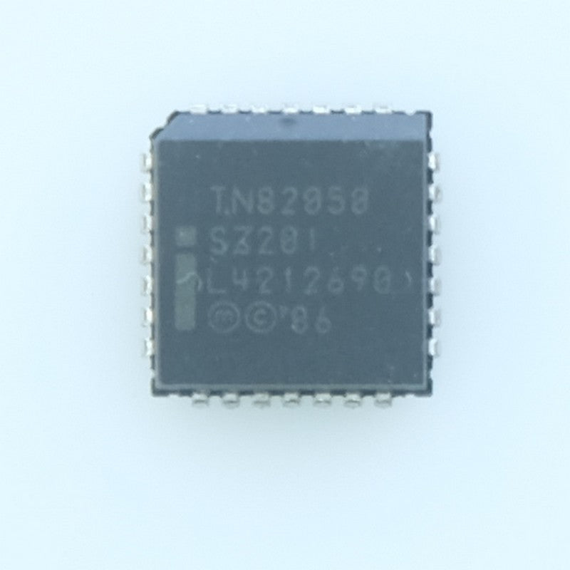 TN82050 Contrôleur série asynchrone UART PLCC-28 Intel