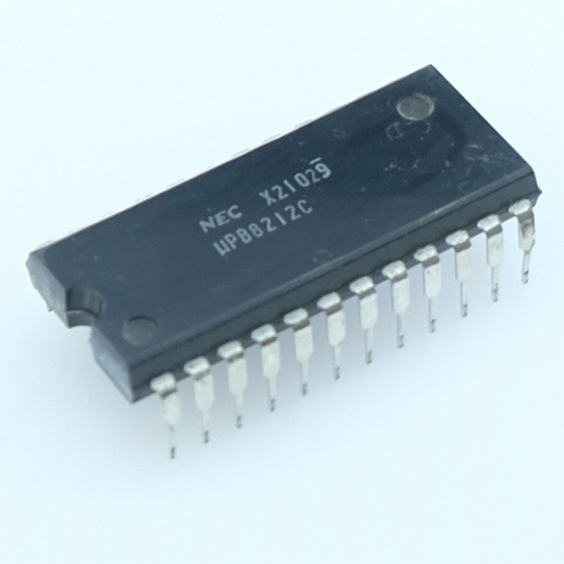 UPB8212C Port d'entrées/sorties parallèle 8 bits programmable DIP-24 NEC